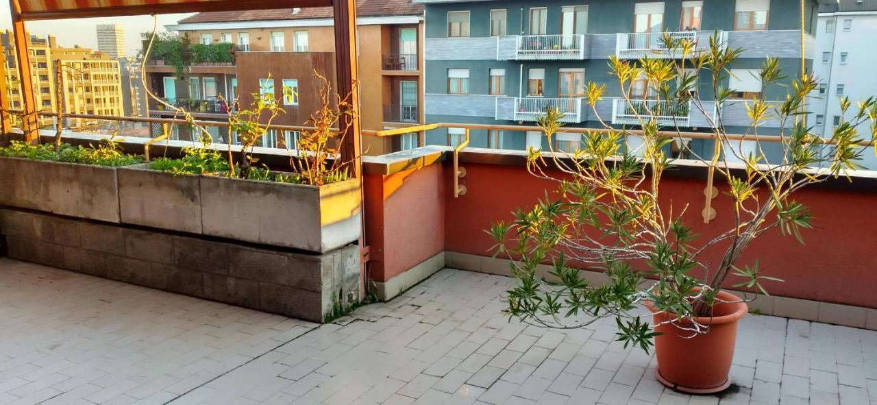 Meraviglioso Super Attico Con Terrazza Milan Bagian luar foto